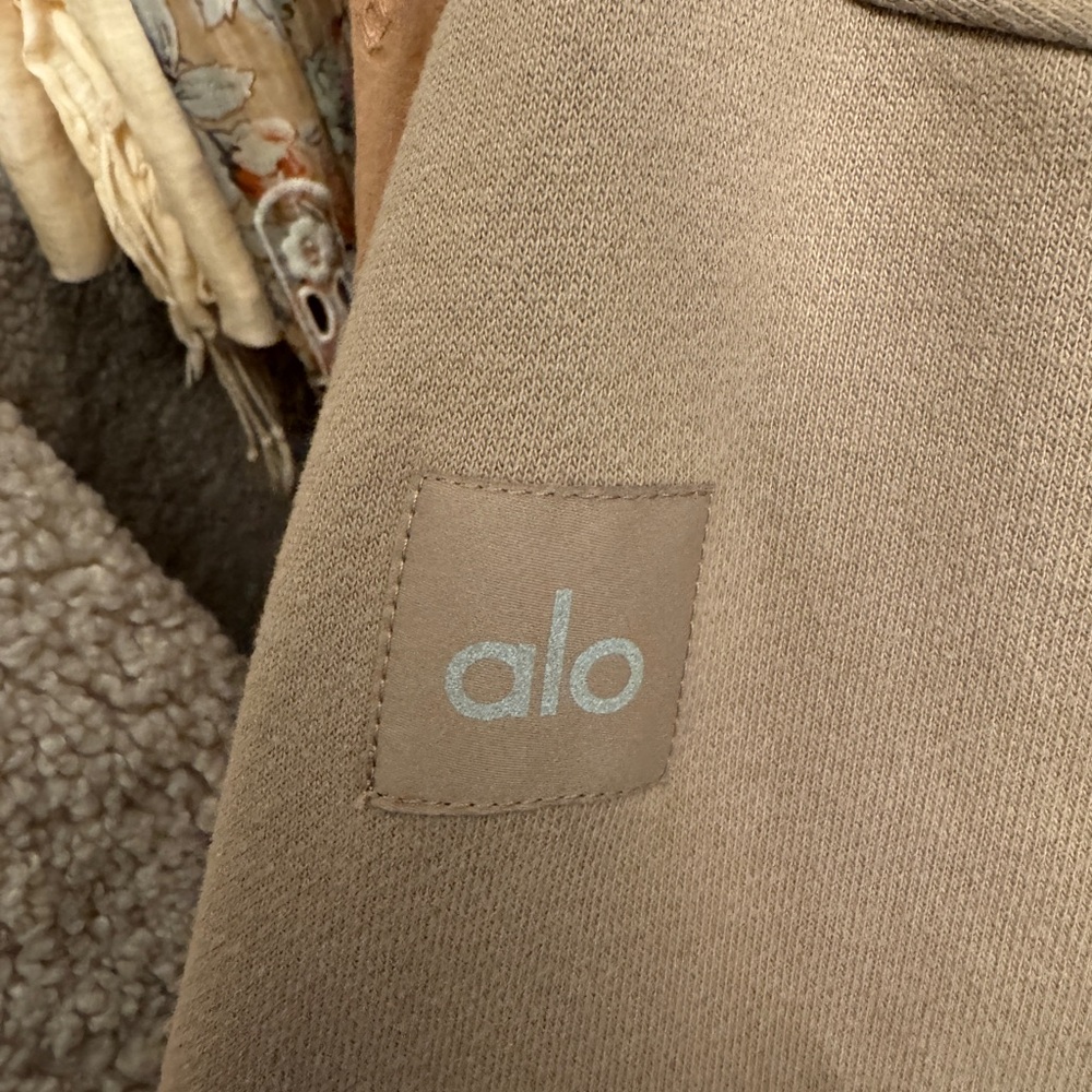 ALO Yoga VIP Trench Coat - Picture 4 of 6